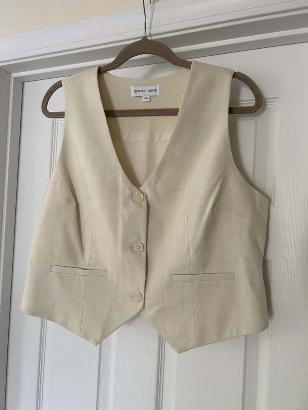 Gemma + Jane Women's Cream V-Neck Button-Front Suit Vest